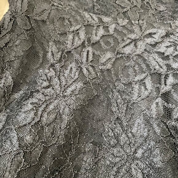 Tahari Petite V- Neck lace overlay fit n flare LBD Dress 4P Black sleeveless - Picture 8 of 11